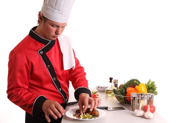 Szef kuchni przygotowujący potrawę